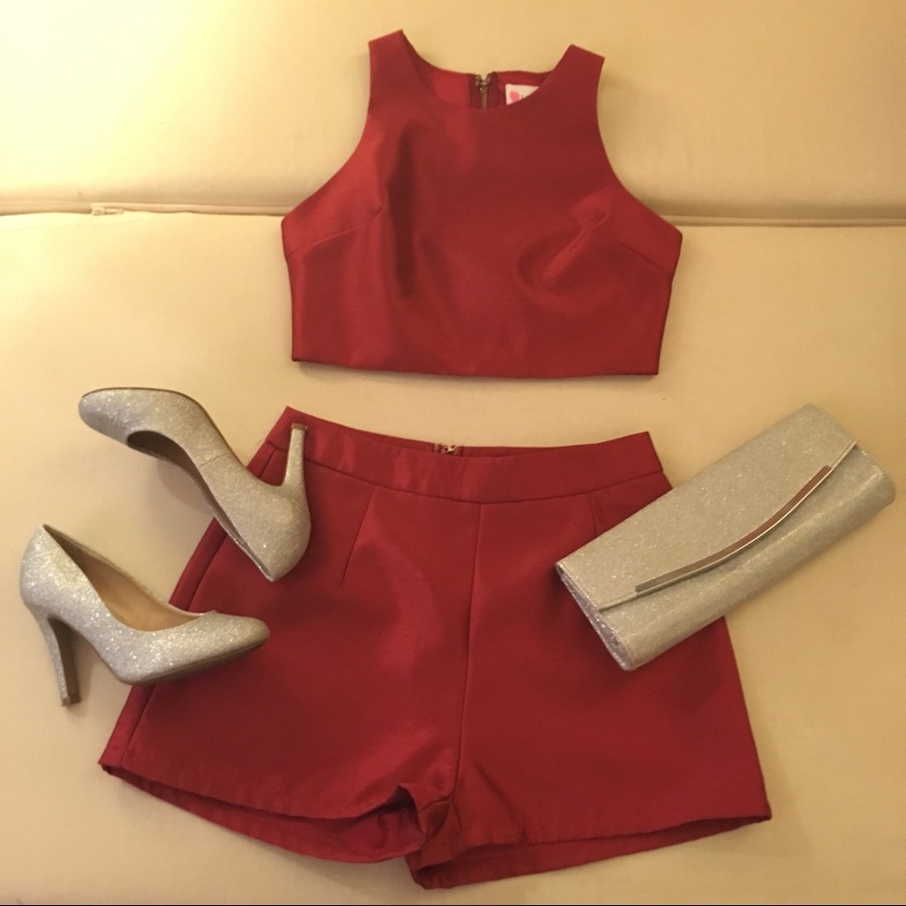 NWT hot red L'Atiste 2-piece crop top & shorts set